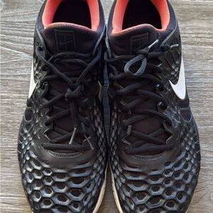 Nike Men’s Black Running Shoes with Coral Lining